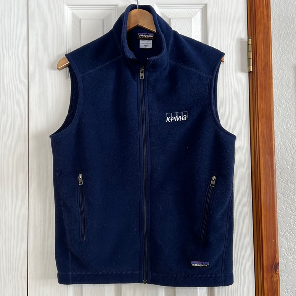 Men’s Patagonia Synchilla Navy Vest, M. KPMG logo